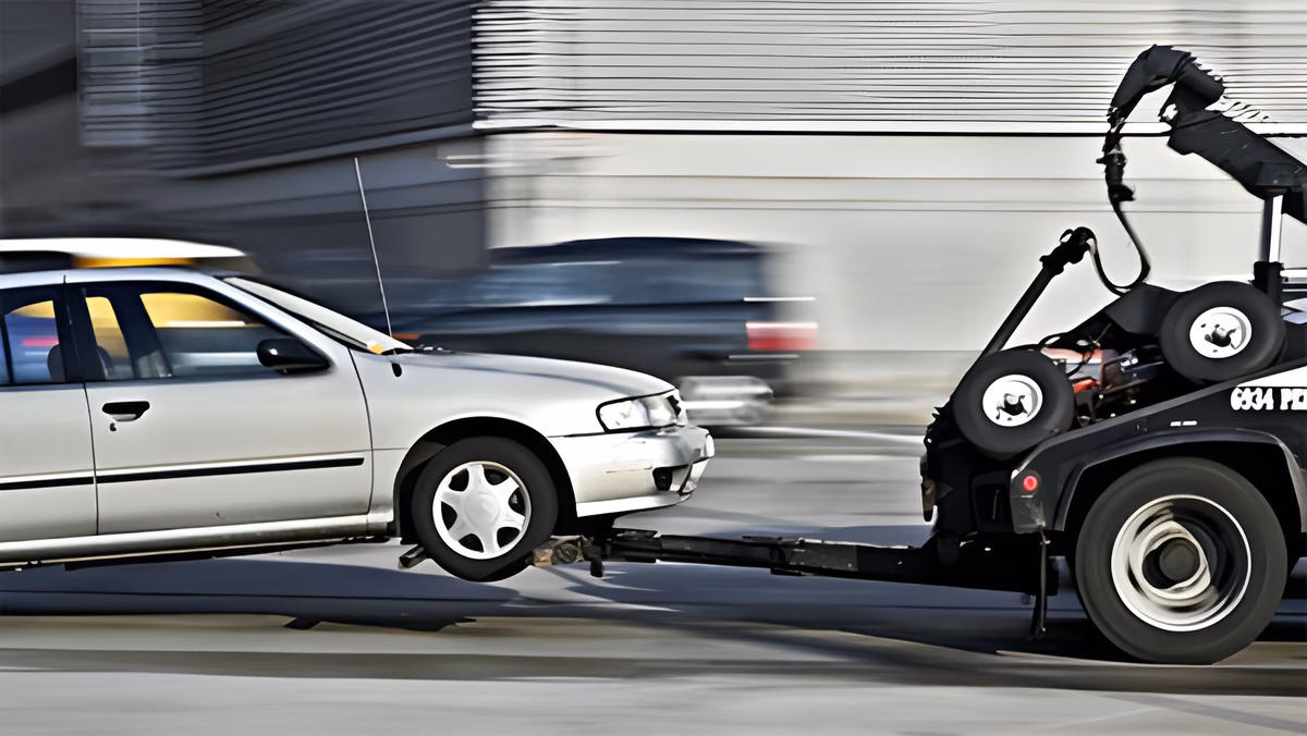 24 HOUR EMERGENCY TOWING